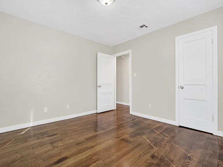 4612 N Classen Blvd — Photo 10