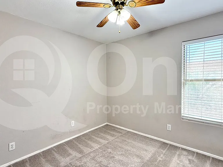 1733 E Harrison St — Photo 17