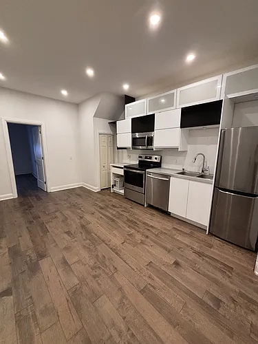 82 Eccles St #2 Photo 1