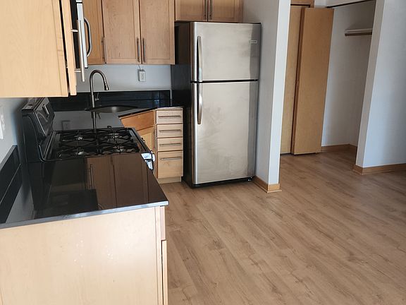 2nd image of 2530 1st Ave S APT 206