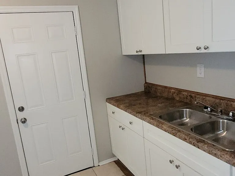 729 Palm Dr — Photo 9