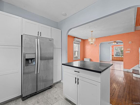 3rd image of 1356 Albany Avenue