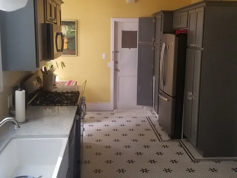 1327 Bay St — Photo 8