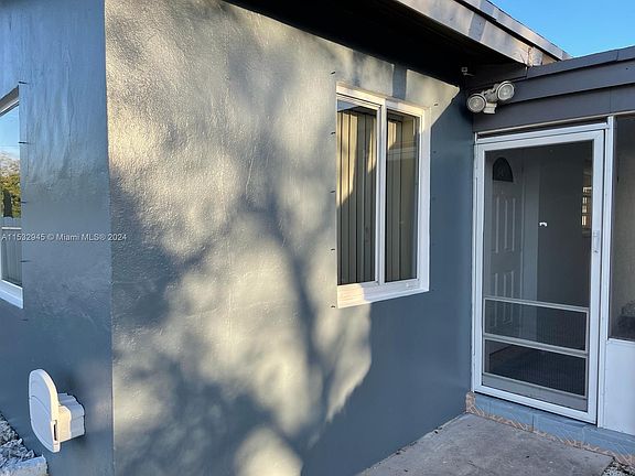 4th image of 10250 Dominican Dr