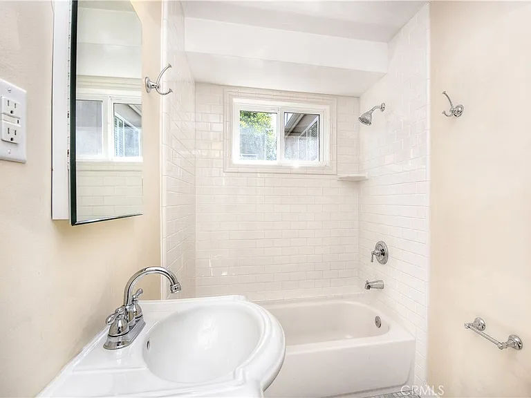 445 Bent St — Photo 10