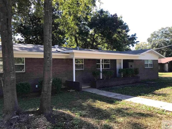 809 Westlawn Dr, Texarkana, TX 75501