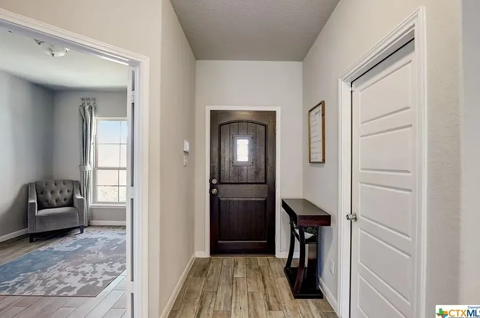 4 bed, 2505 sqft, $3,100 — Photo 4