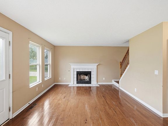 4th image of 185 Stewart Way