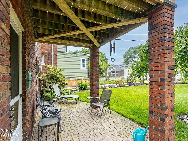 1260 Lakepointe Ave — Photo 27