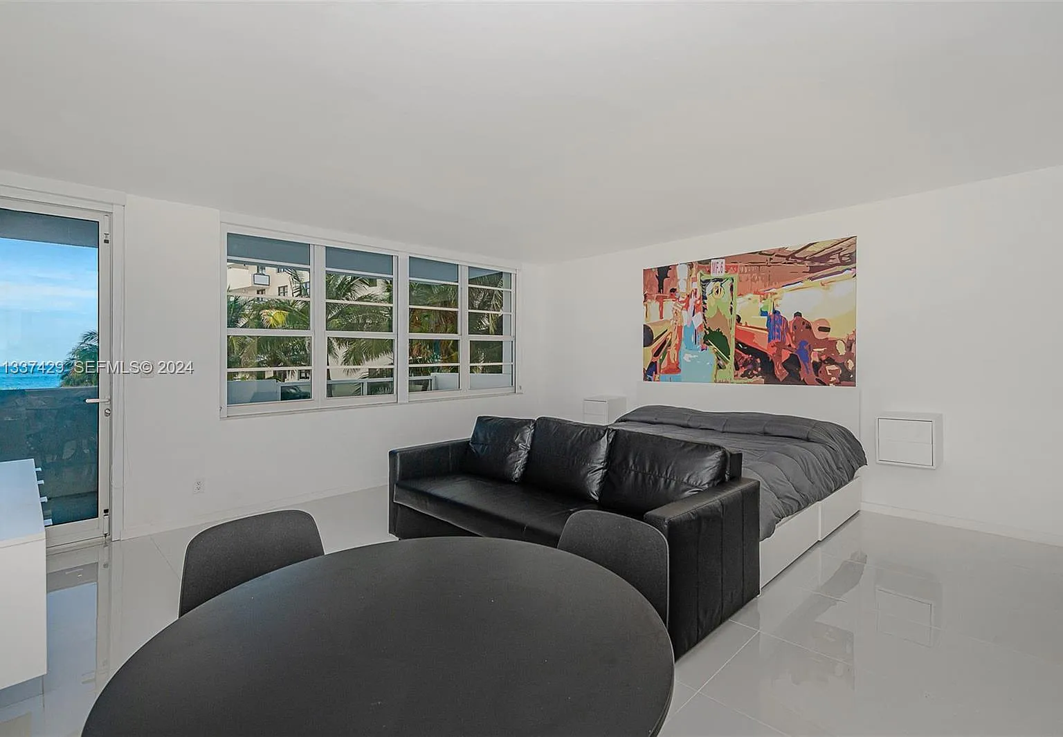 The Decoplage Condo — Photo 2