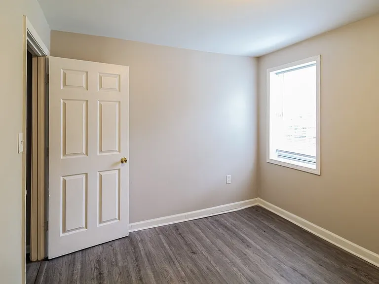 1135 Clark St — Photo 13