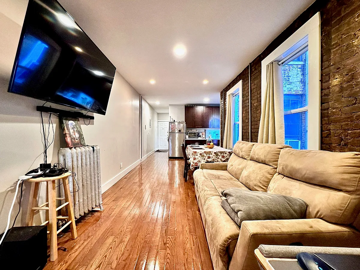 Building Photo - 236 New York Ave #2L
