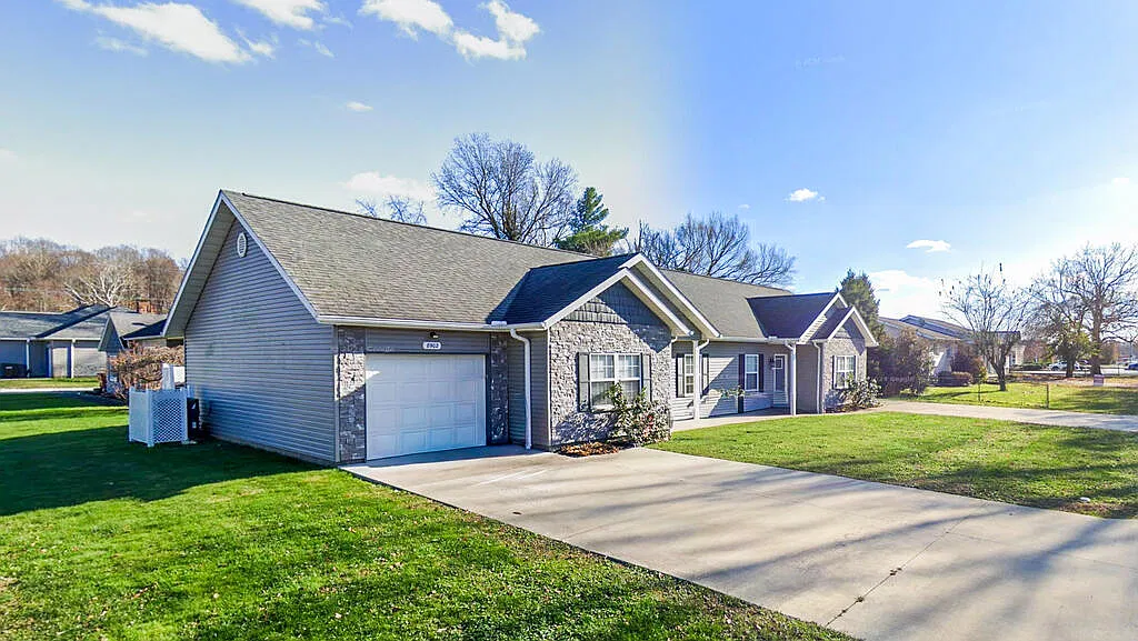 2 bed, 1.5 bath, $1,400 — Photo 1