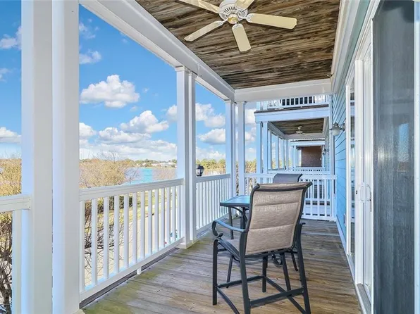 8310 Harbor View Ln, Norfolk, VA 23518