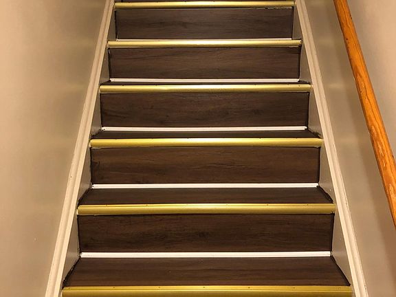 PRIVATE ENTRANCE TO 2ND FLOOR