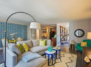 860 N Dewitt, Chicago, IL 60611