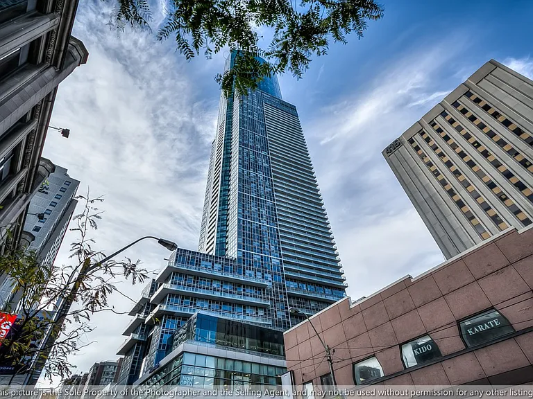 386 Yonge St #1816 — Photo 23