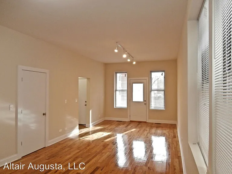 2540 W Augusta Blvd #1F — Photo 2