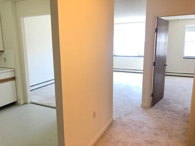 Lexington St Apartments — Photo 19