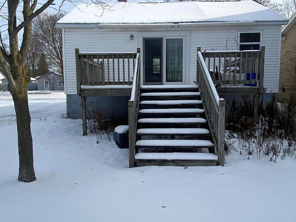 2nd image of 220 Avery St