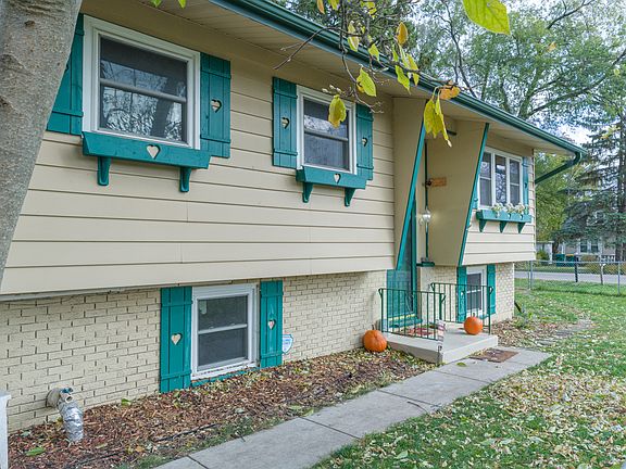3rd image of 1502 N Lake Shore Dr