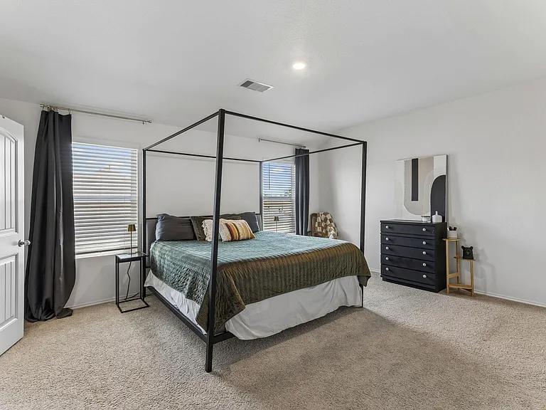 343 Sickle Loop — Photo 22