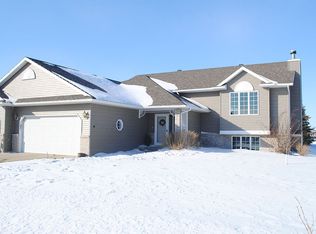 2823 33rd St S, Fargo, ND 58103