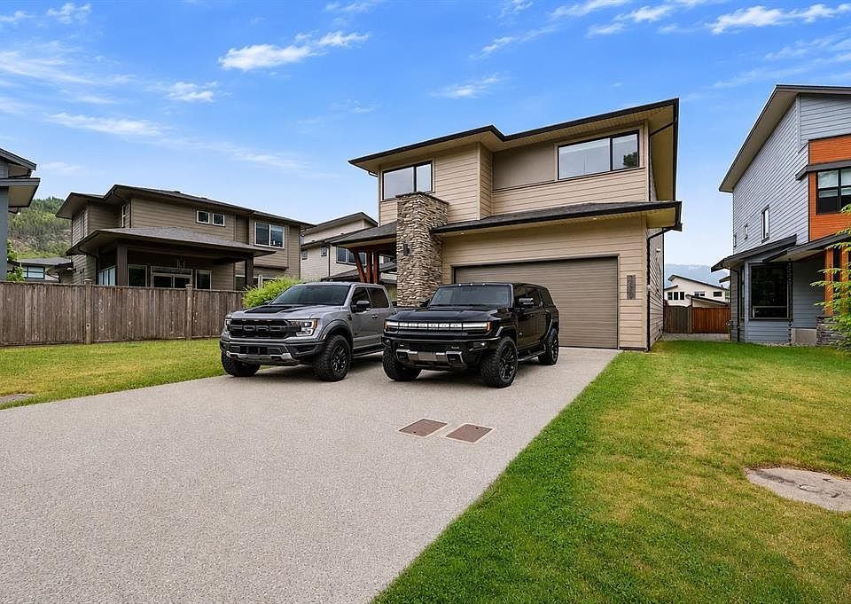 1st image of 39340 Falcon Cres