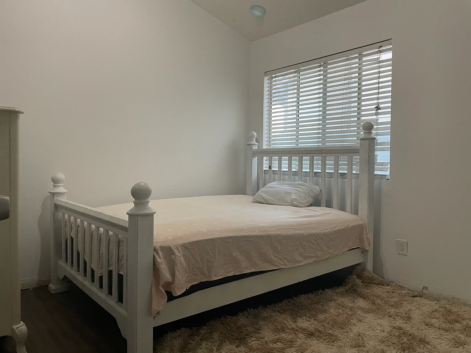 1 bed, 1685 sqft, $800 — Photo 2