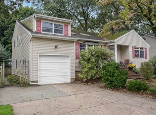 1409 Van Nostrand Pl, Merrick, NY 11566