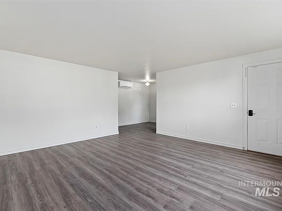 5th image of 125 Donna Dr