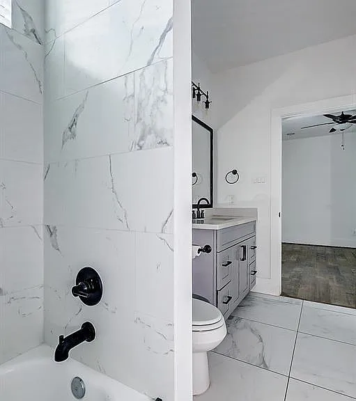 2407 Anita St #B — Photo 11