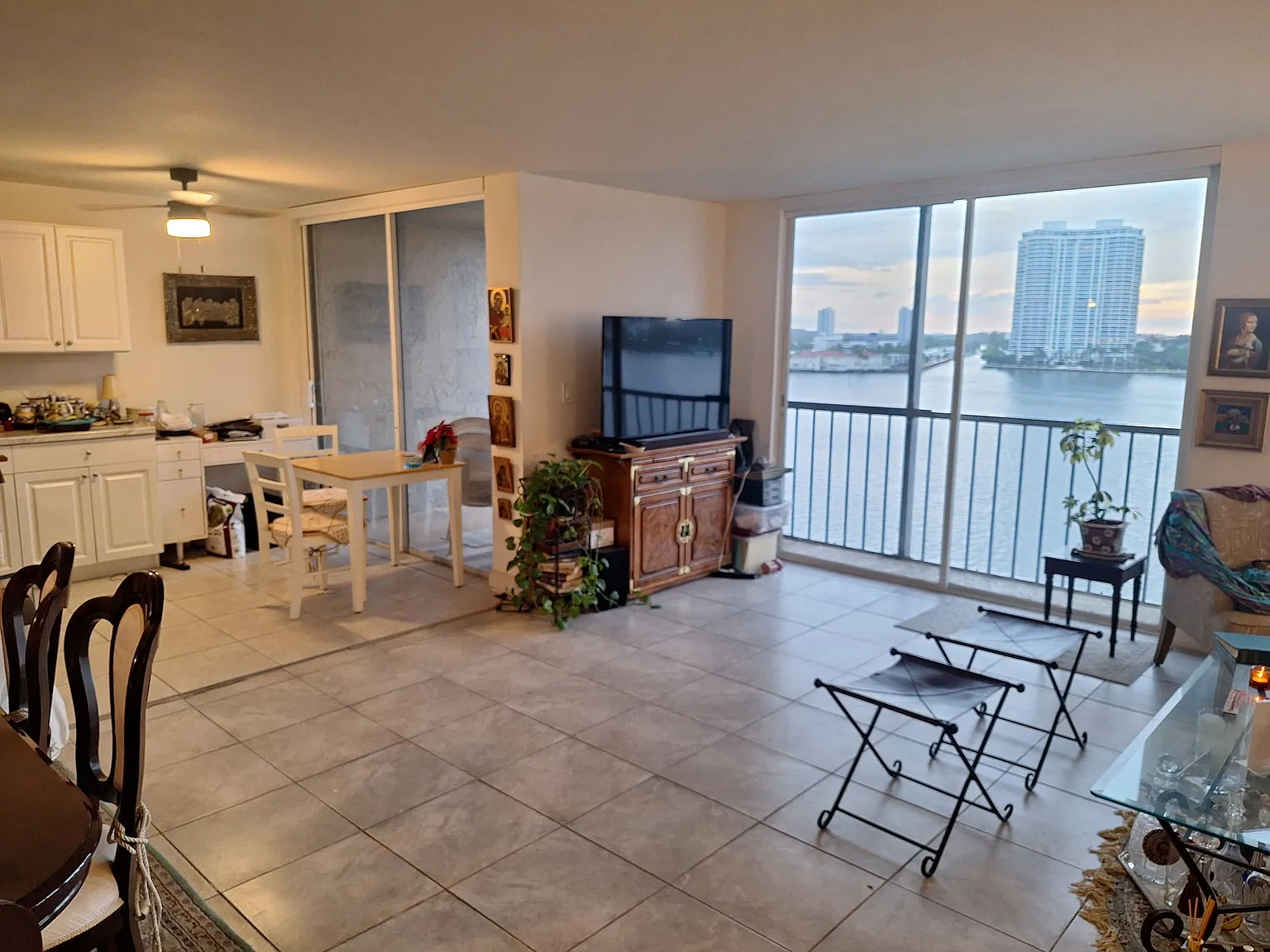 2 bed, 1320 sqft, $2,000 — Photo 3