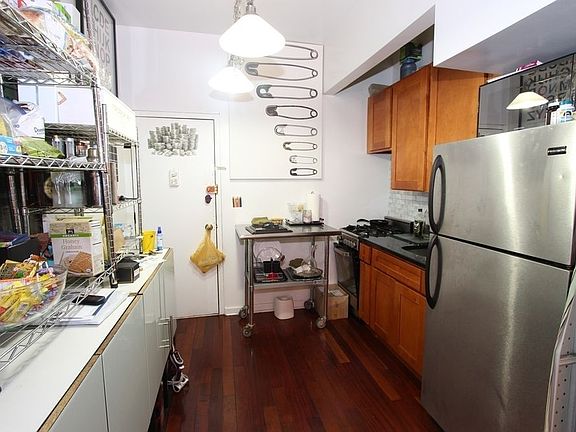4th image of 444 W 48th St APT 1E