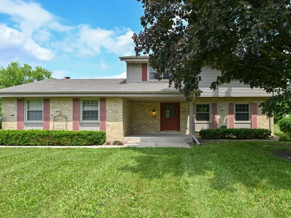 18440 Bristol LANE, Brookfield, WI 53045