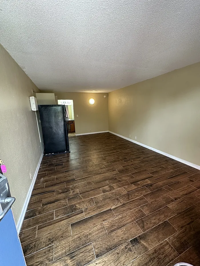 Studio, 1.0 bath, 300 sqft, $950 — Photo 4