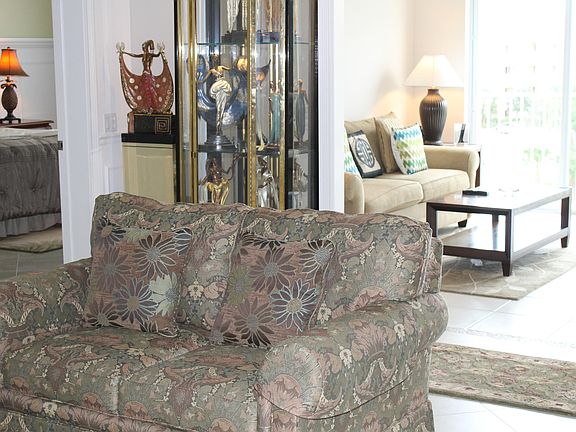 2nd image of 6 Harbour Isle Drive E #Ph03