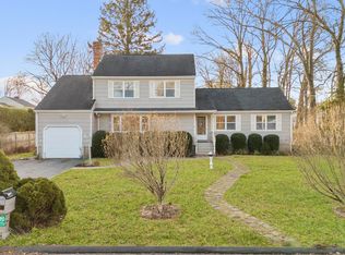 125 Coleman Rd, Fairfield, CT 06825