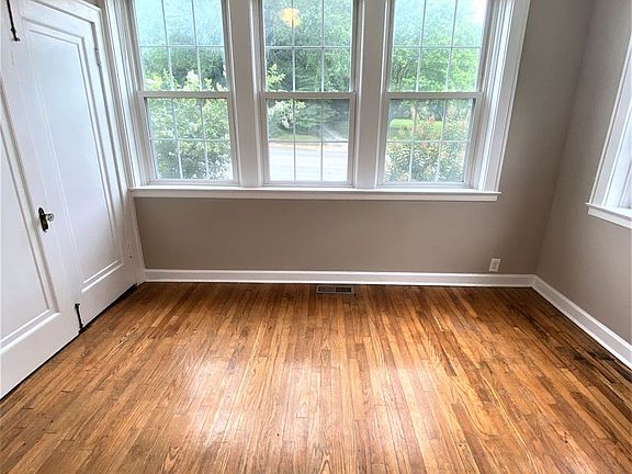 5th image of 610 N 2nd St APT 2