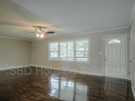 3rd image of 10316 Crystal Ave