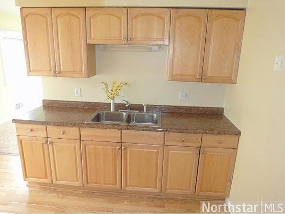 3rd image of 518 37th NE #200