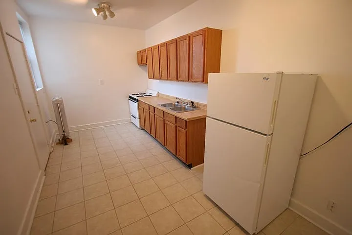 Maple Court — Photo 48
