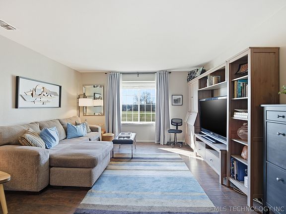 2nd image of 3701 Riverside Dr APT 6