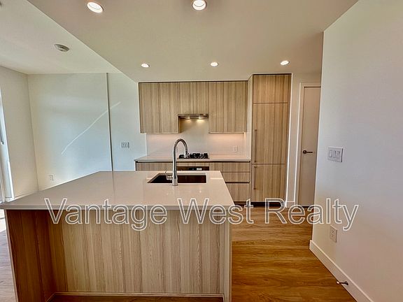 3rd image of 1626 Water St #1806