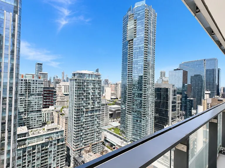 224 King St W #3001 — Photo 10