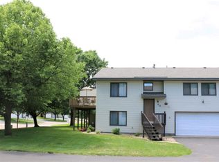 8 Oak Leaf Ln, Circle Pines, MN 55014