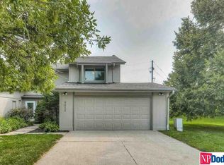 9023 David Cir, Omaha, NE 68138