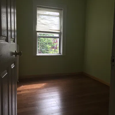 Rented by Halvatzis Realty | media 2