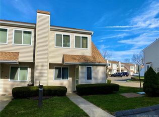 7 Macintosh Ln #7, Ansonia, CT 06401