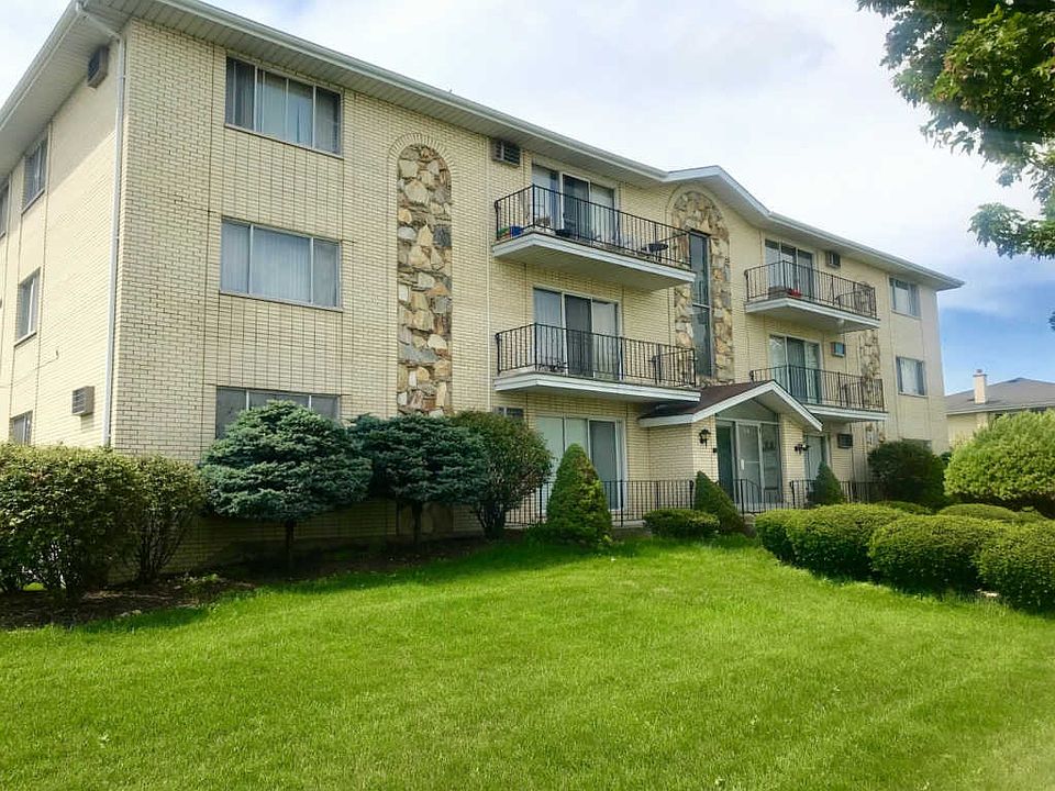 1st image of 5825 W 103rd St APT 2NW